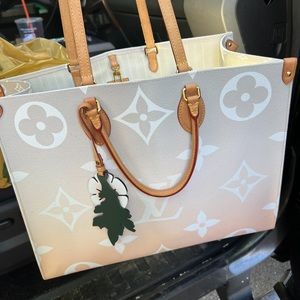 Louis Vuitton Canvas Monogram Giant By The Pool Onthego GM